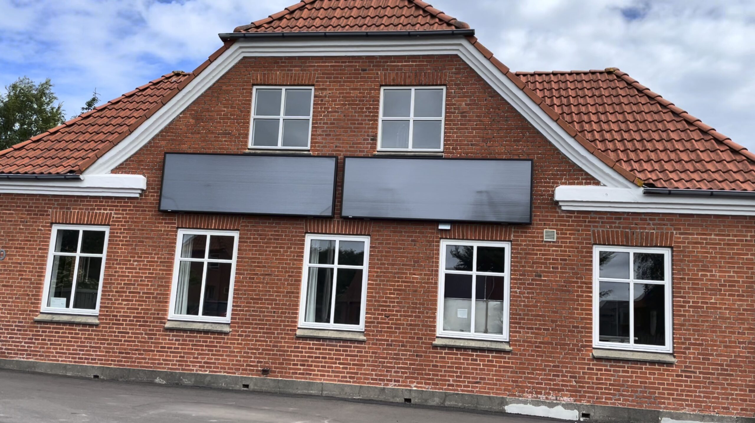 Solfanger på forsamlingshus
